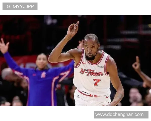 尼克斯遭勇士横扫，杜兰特状态火热——巨星表现助力勇士领跑NBA赛场